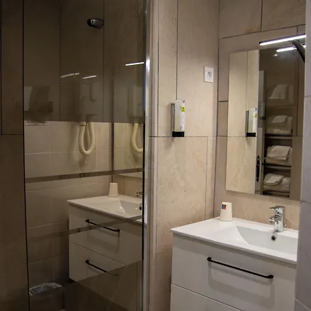 Hotel Logis Le Tadorne 3*