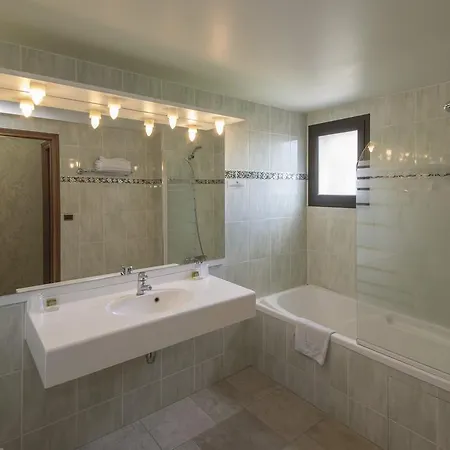 Hotel Logis Le Tadorne 3*