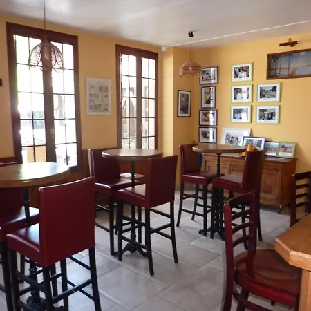 Logis Le Tadorne 호텔