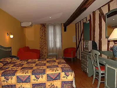 Logis Le Tadorne فندق